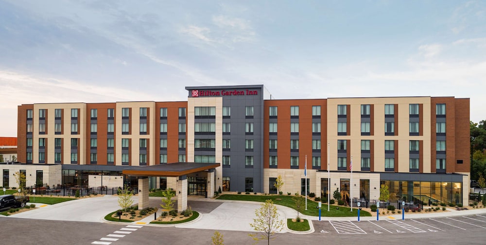 Hilton Garden Inn Milwaukee Brookfield Conference Center WI - photo 33