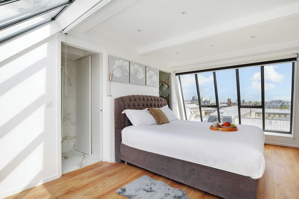 Exceptional Triplex with Terrace Montmartre — 4-Star Luxury Hotel in Paris, France