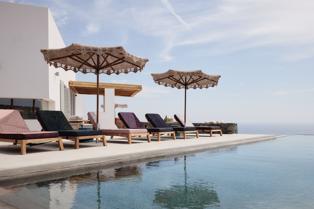 Villa Nites in Syros — 4-Star Luxury Hotel in Ano Syros, Greece