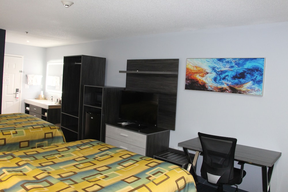 Douglas Inn And Suites - photo 8