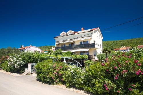 Apartments bei Manda — 4-Star Luxury Hotel in Punat, Croatia