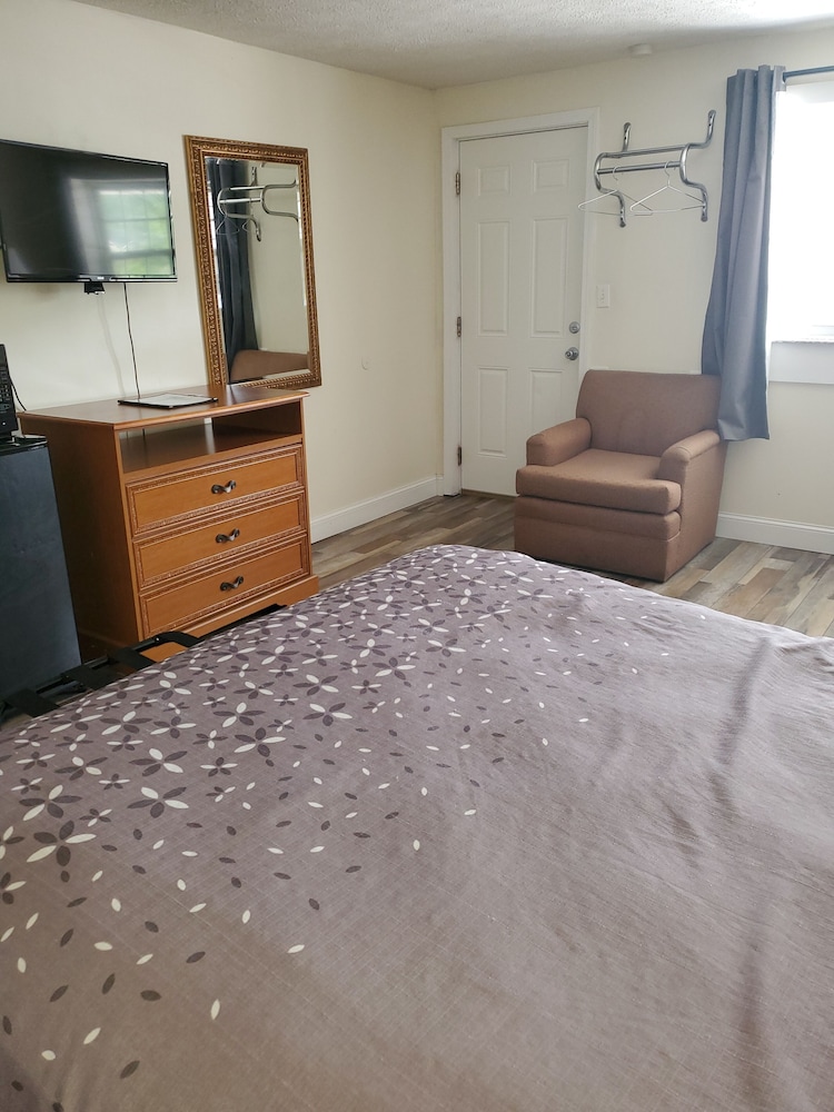Turnpike Motel - photo 14