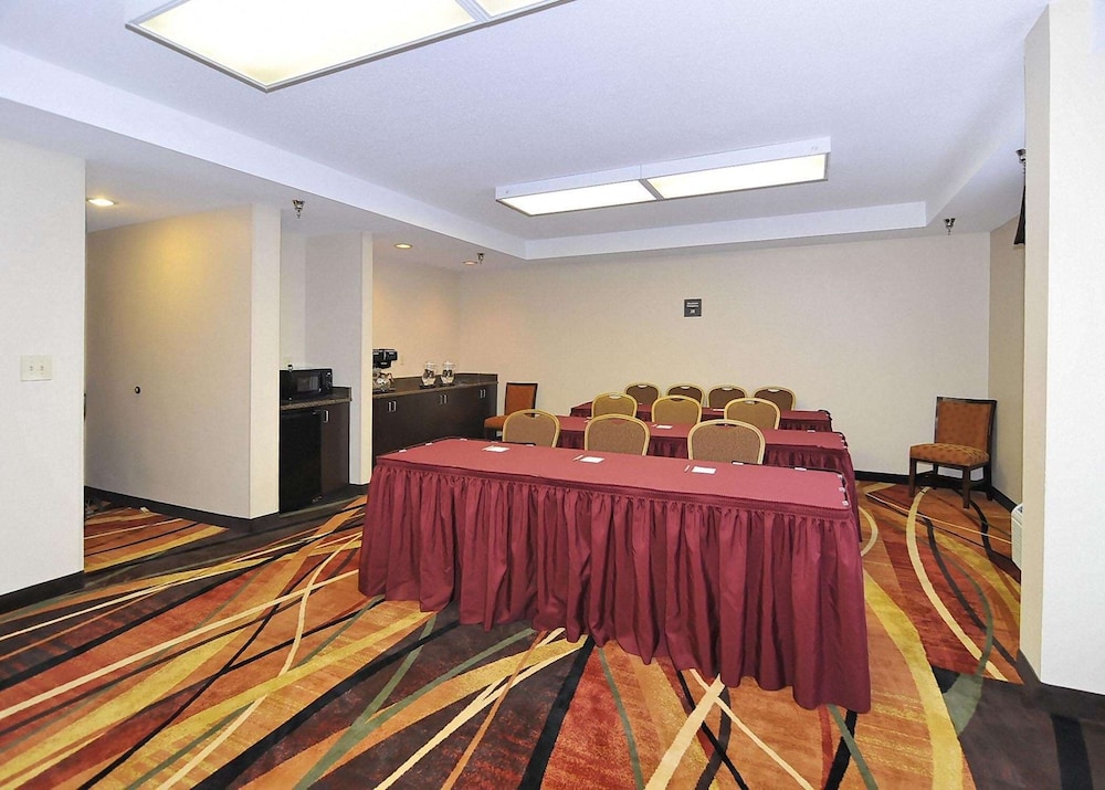 Hampton Inn Eden - photo 26