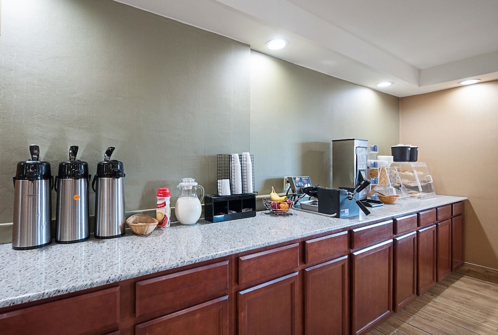 Quality Inn Near Pimlico Racetrack - photo 29
