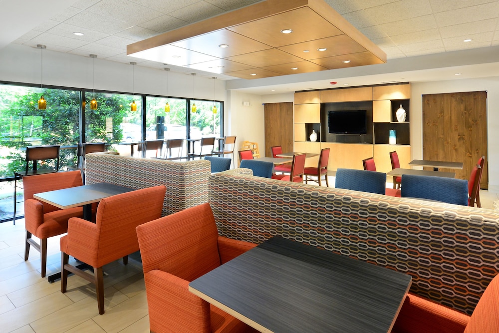Holiday Inn Express & Suites Raleigh Durham Airport at RTP by IHG - photo 39