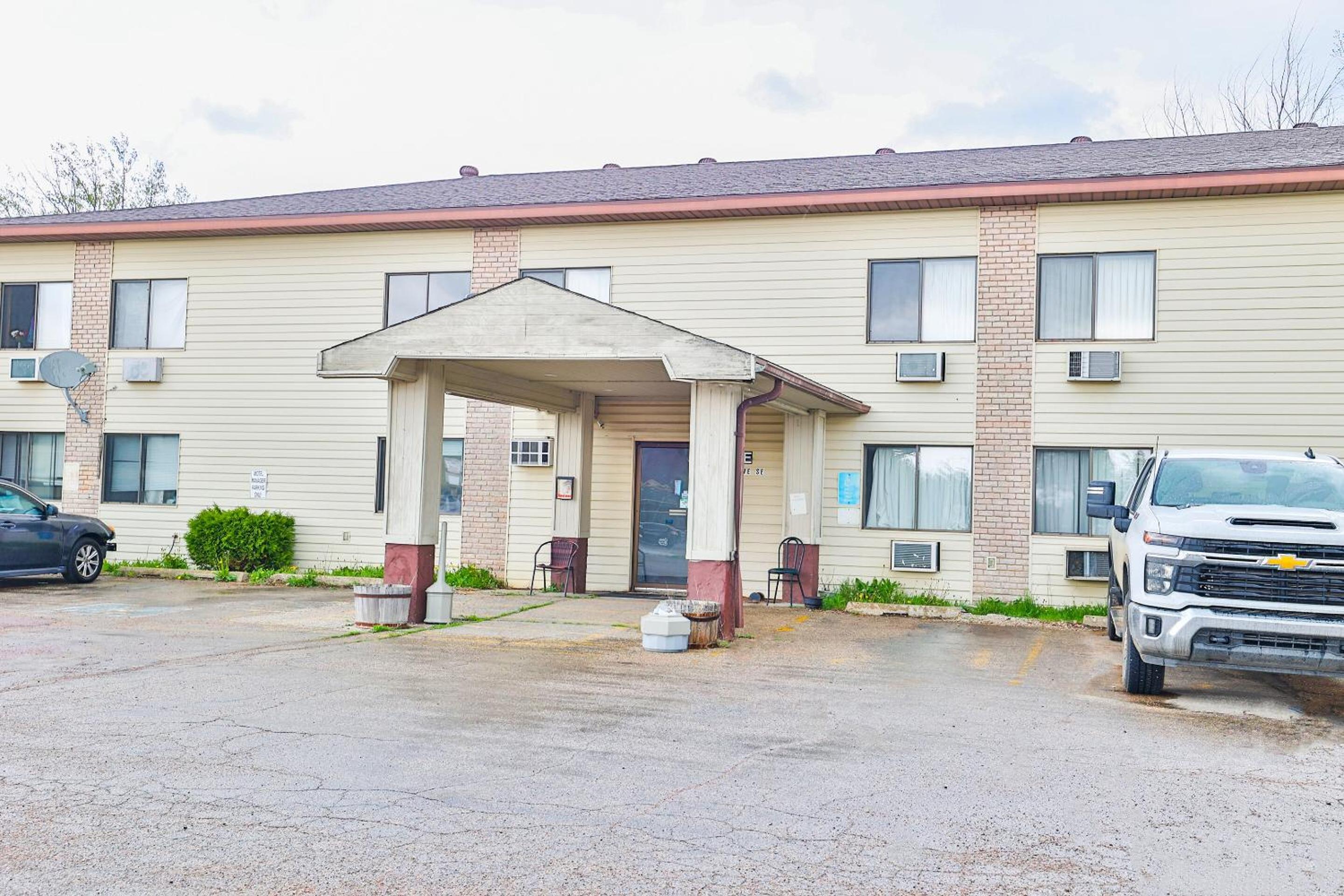 OYO Hotel Pipestone MN Canterbury Park - photo 43
