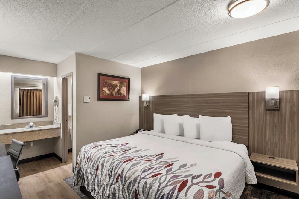 Red Roof Inn Enfield - photo 15