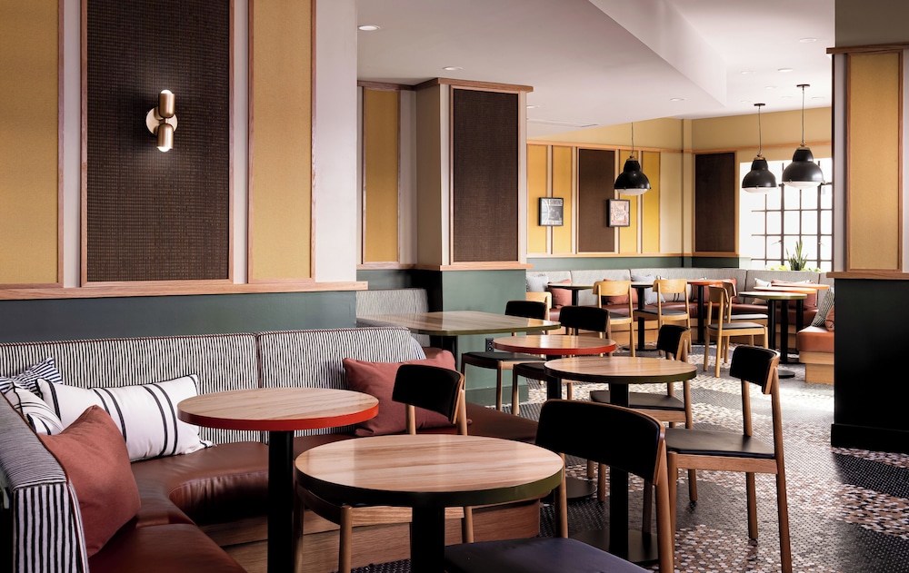 The Flat Iron Hotel - photo 17