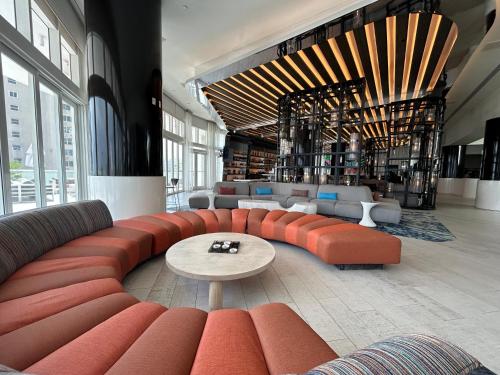 Beachfront Spacious W Residence — 4-Star Luxury Hotel in Fort Lauderdale, United States