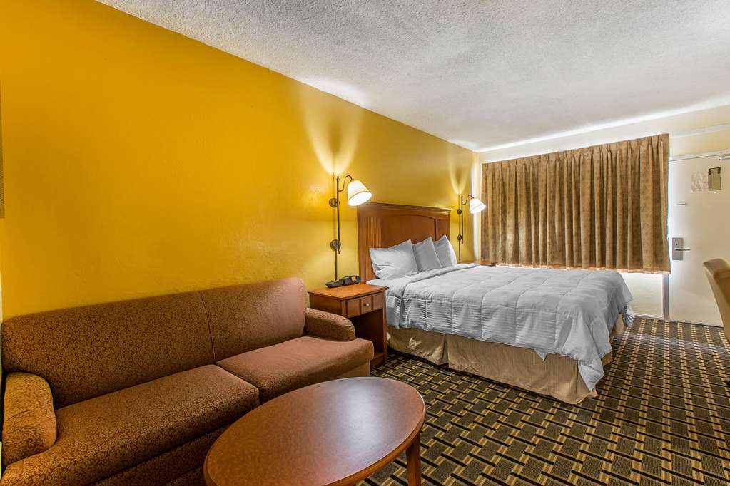 Econo Lodge Byron - photo 10