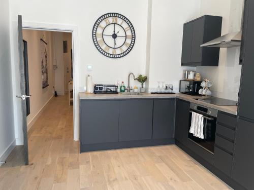 Luxury 2 bedroom Flat Sutton — Sutton — photo 2