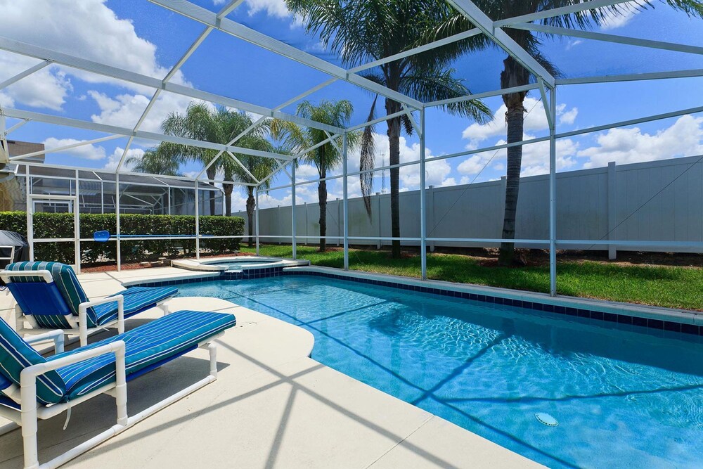 Just 3 miles from Disney — hotel in Kissimmee