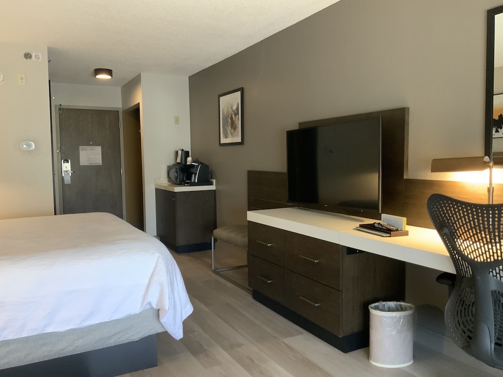Crowne Plaza Nashville Airport by IHG - photo 3