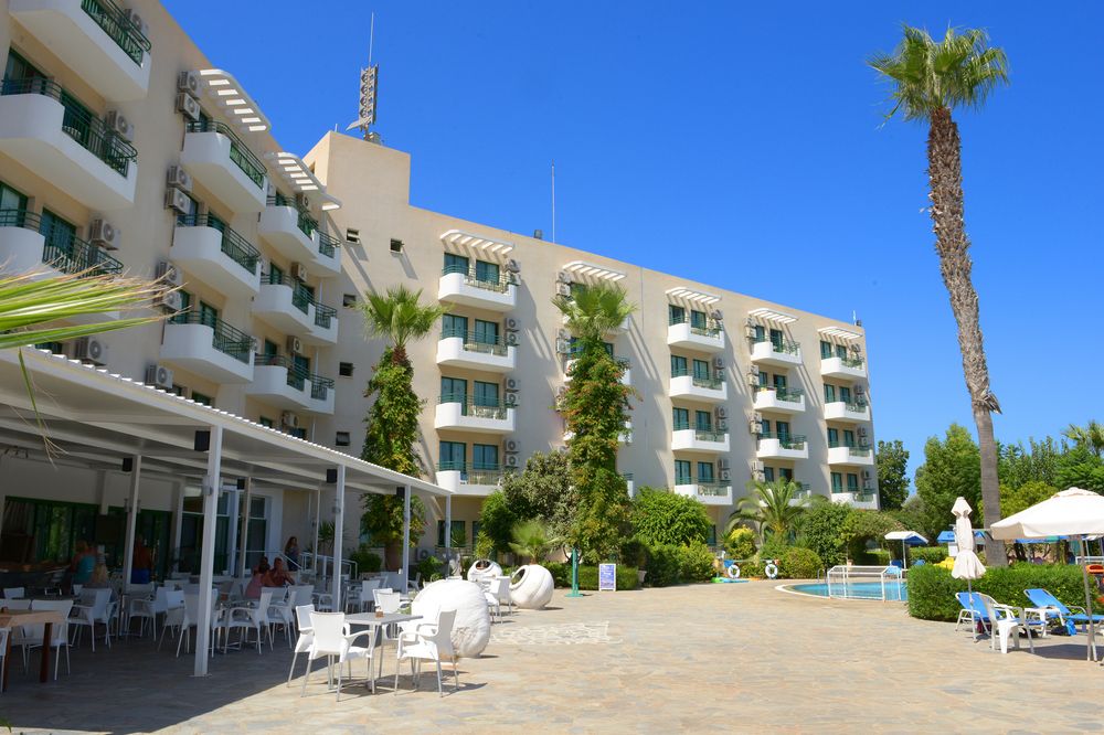 Maris Grand Waterpark Resort — 4-Star Luxury Hotel in Protaras, Cyprus