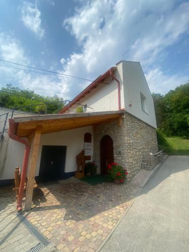 Borház - carbon neutral hotel in Unknown City