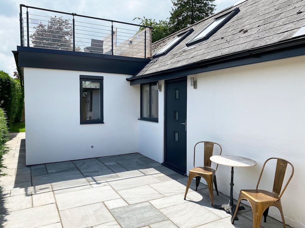 Vale Lodge — 4-Star Luxury Hotel in Pewsey, United Kingdom