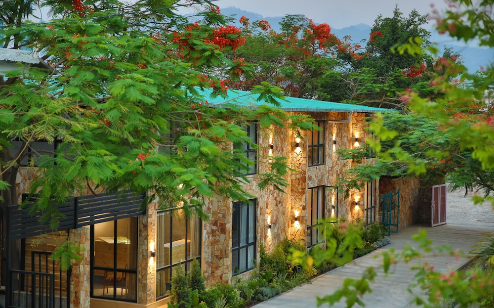 Hotel North House in Haldwani, India