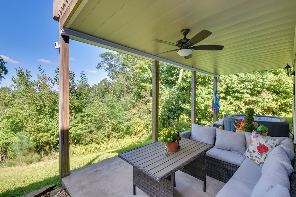 Lakemont Retreat Game Room Hot Tub And Mtn Views — hotel in Lakemont