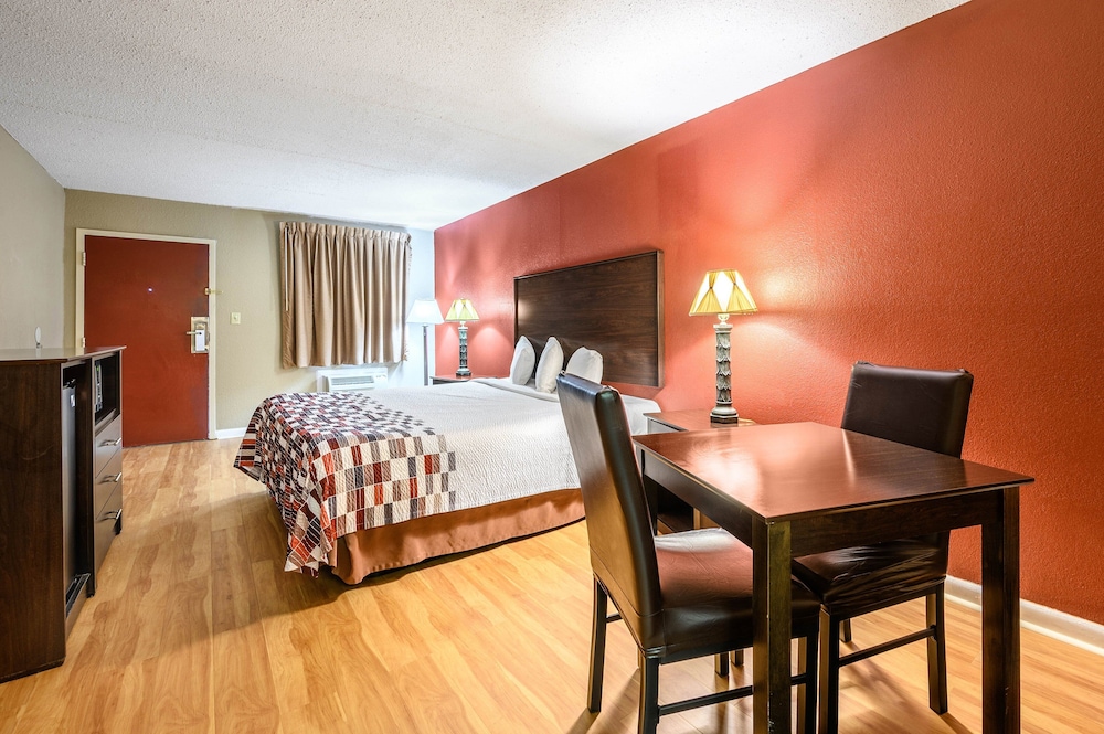 Red Roof Inn Sylacauga - photo 14