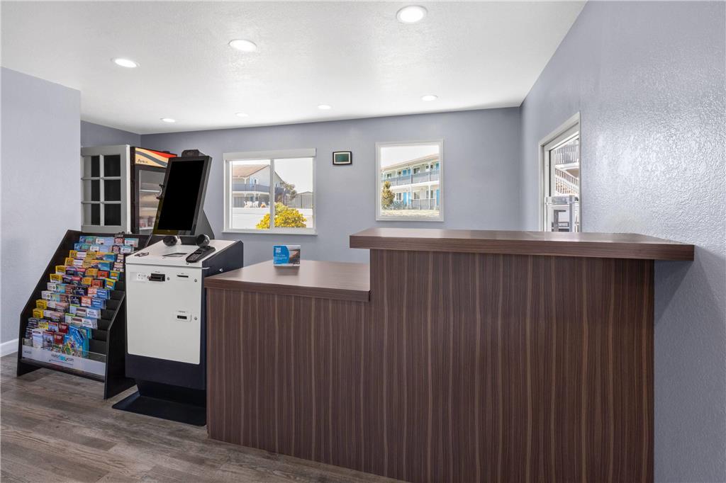 Days Inn by Wyndham Arroyo Grande Pismo Beach - photo 3