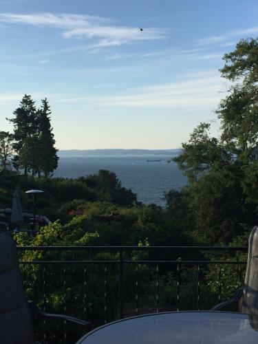 Upper Level with a view in Everett, United States