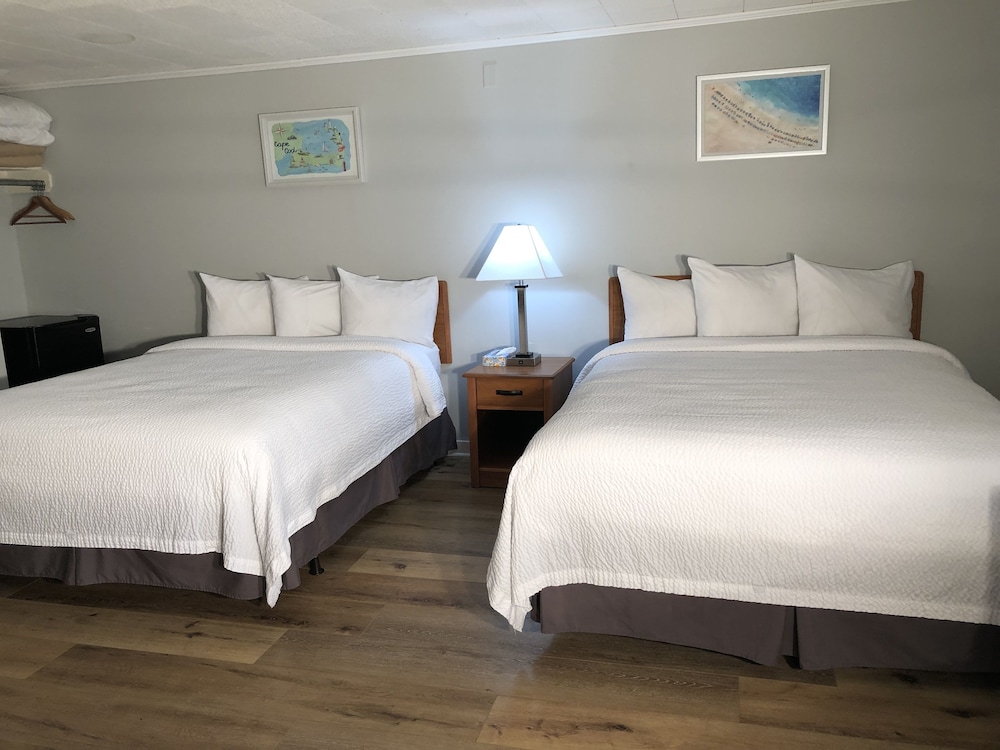 Hyannis Inn - photo 12