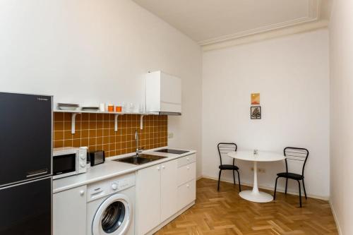 Super Stylish and Spacious 3 Seperated Apartments For 6 people