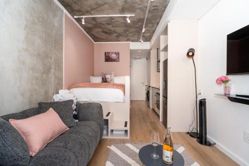 Stunning Sea Point pad 300m to promenade