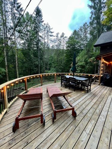 Stunning Catskills Cabin — Boonsboro — photo 3