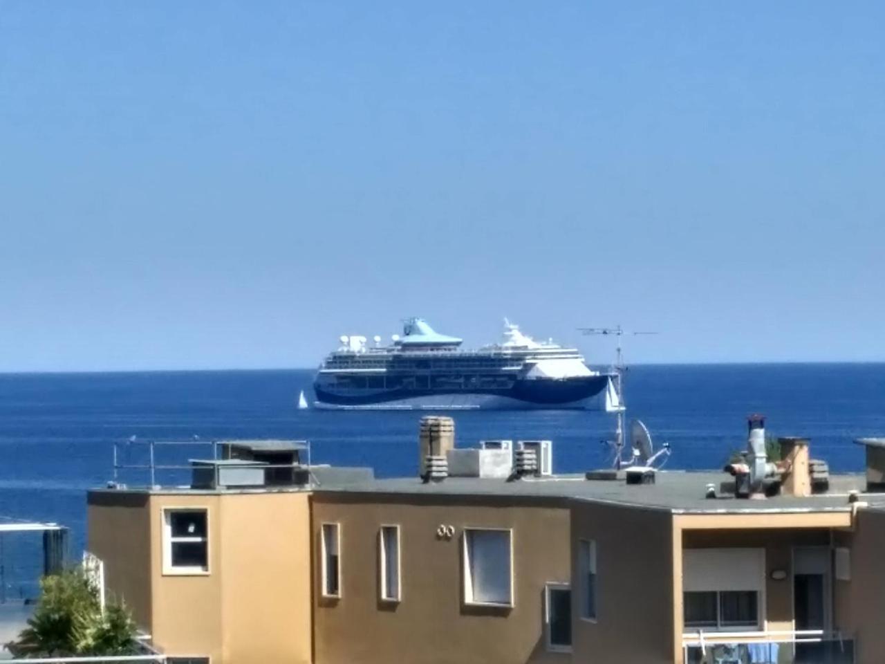 Max And Sea Parking Free Street — 4-Star Luxury Hotel in San Remo, Italy