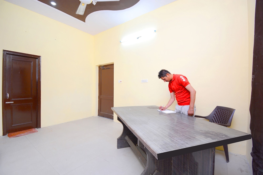 SPOT ON 38845 Gursimran Complex — hotel in Rajpura