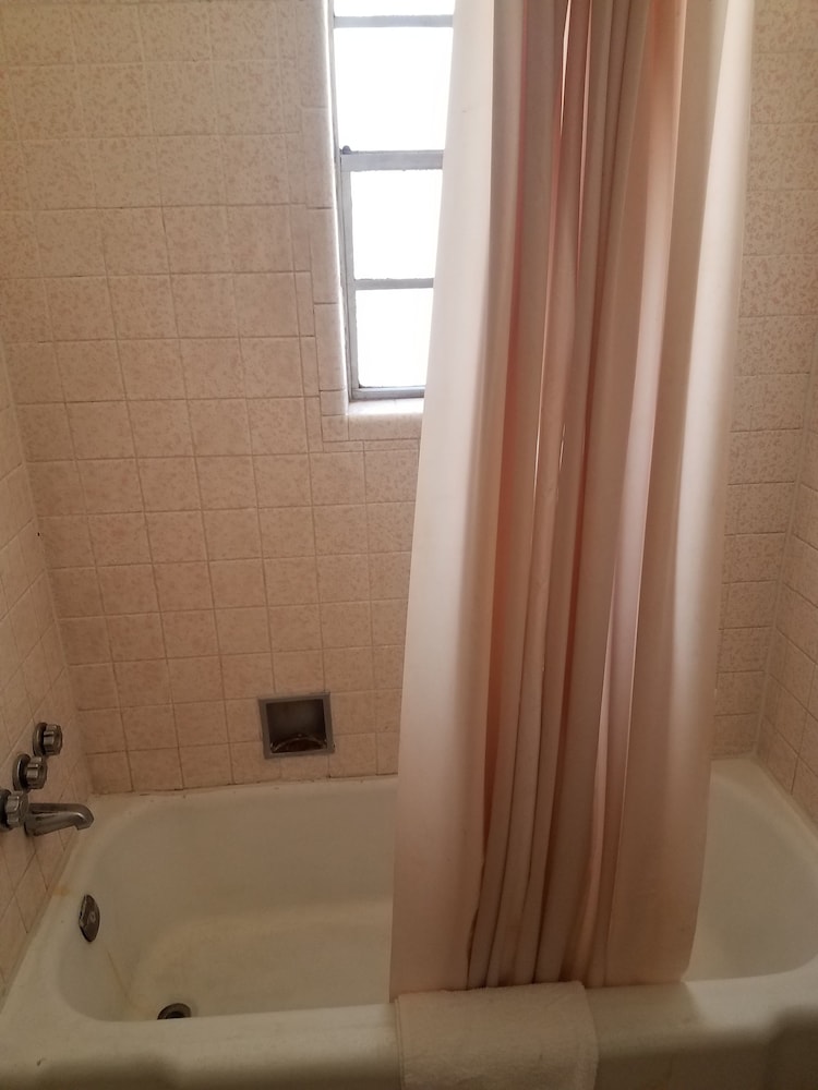 Beverly Crest Motor Inn - photo 10