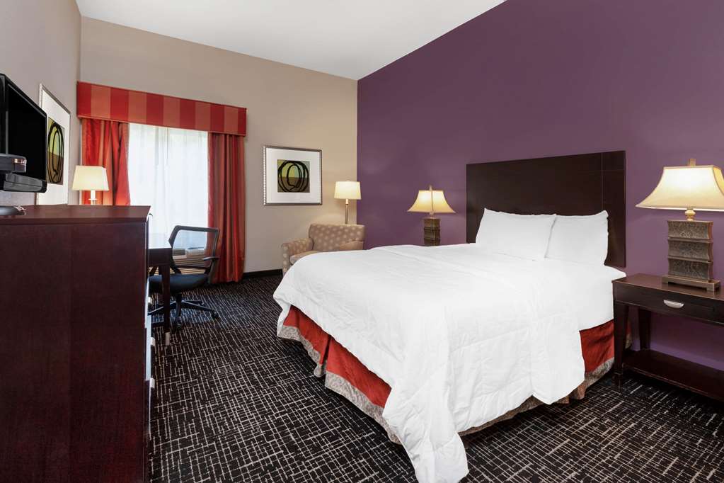 La Quinta Inn & Suites by Wyndham Lumberton - photo 25