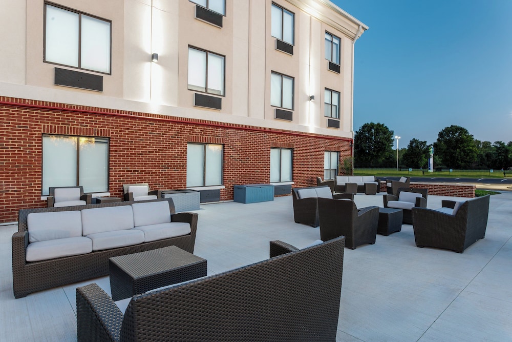 Holiday Inn Express & Suites Lancaster by IHG - photo 62
