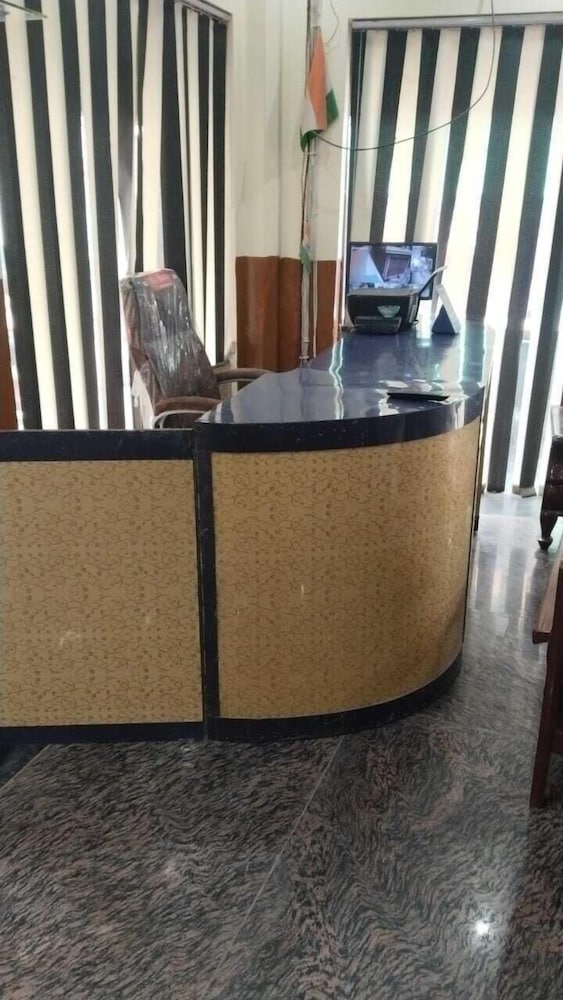 Oyo Shri Veni Madhav Hotel — Allahabad