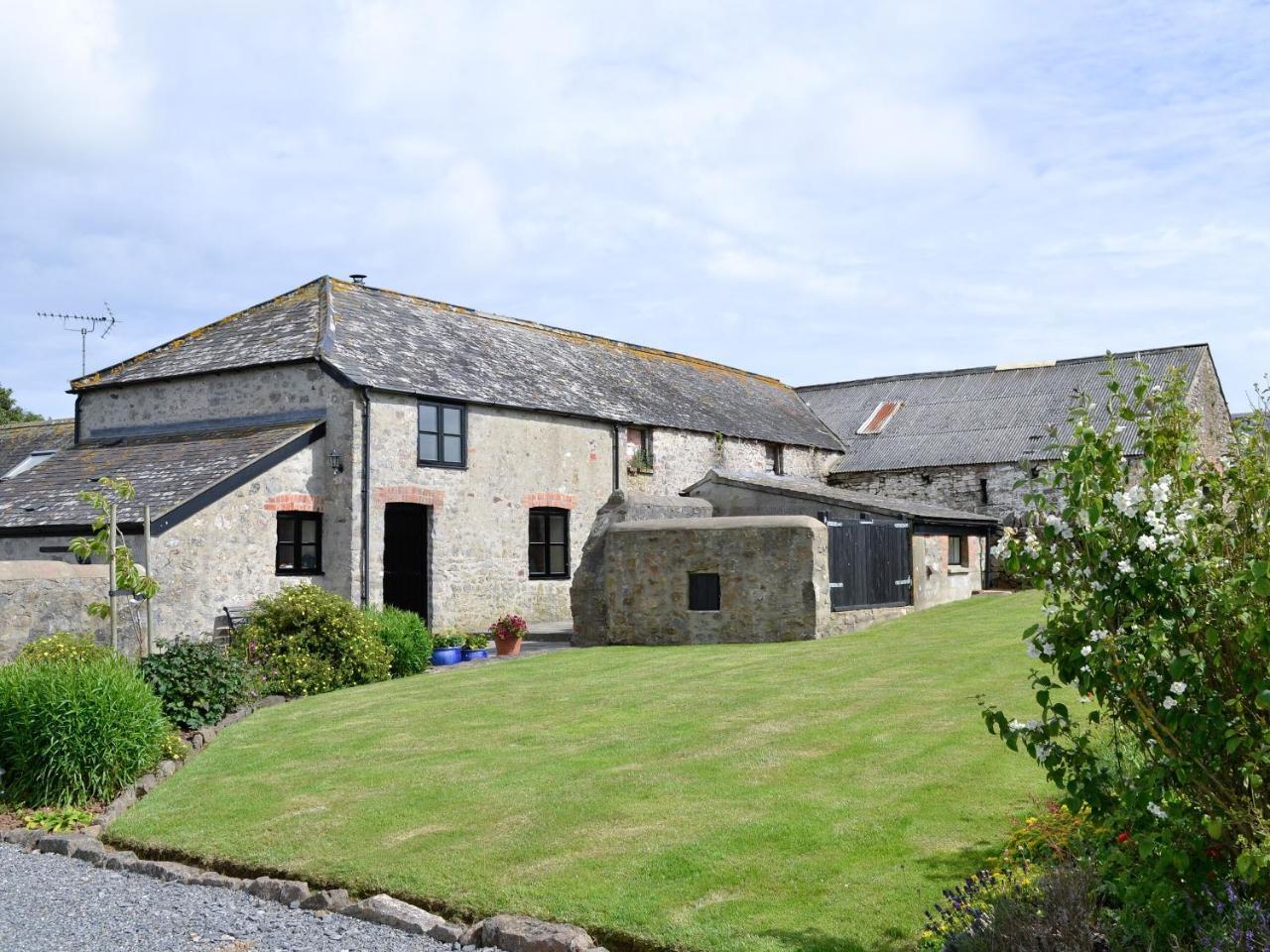 Granary Cottage — 4-Star Luxury Hotel in Pembroke, United Kingdom