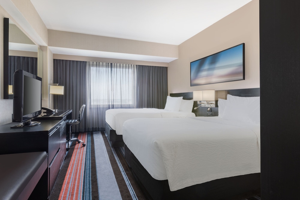 Courtyard by Marriott New York JFK Airport - photo 10