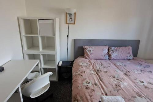 Dble bed Room near Bournemouth Hospital shared bathroom — Bournemouth — photo 3