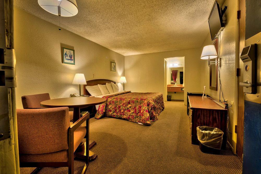Super 8 Reno University Area - photo 5