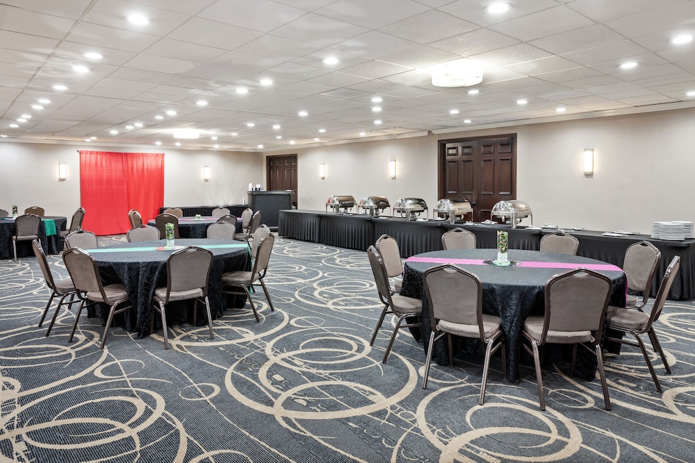 Holiday Inn Chicago Oakbrook by IHG - photo 56