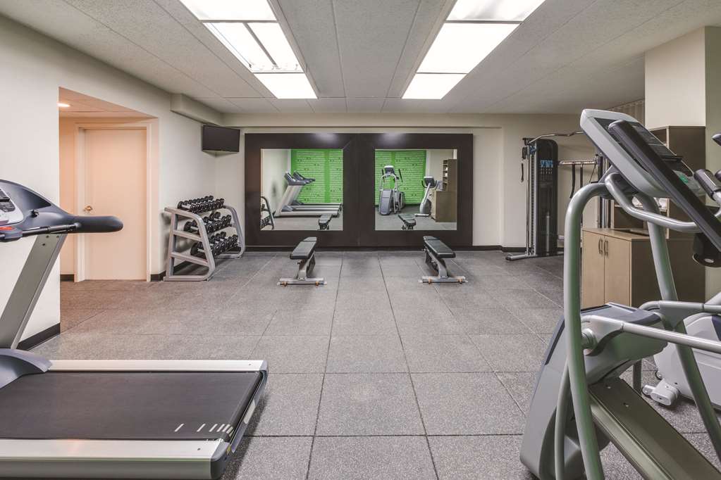 La Quinta Inn & Suites by Wyndham Philadelphia Airport - photo 9