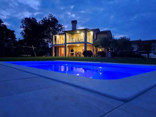 Apartments Villa Sotlar with pool — 4-Star Luxury Hotel in Umag, Croatia