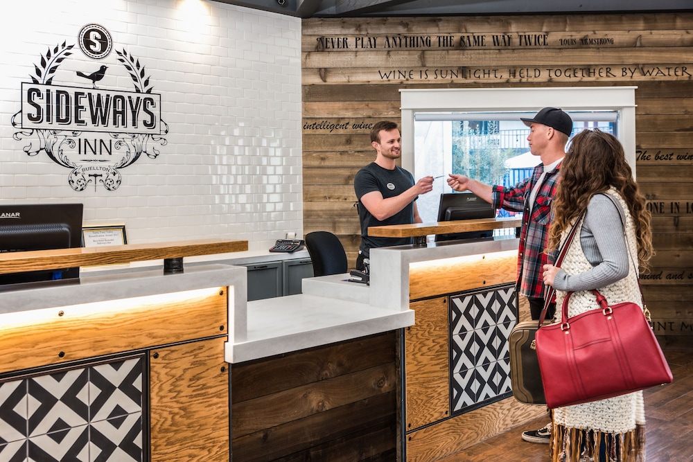 Sideways Inn - photo 3