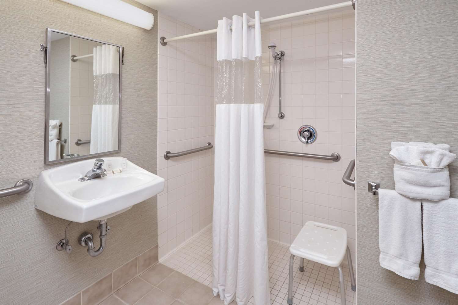 Madison Plaza Hotel - photo 27