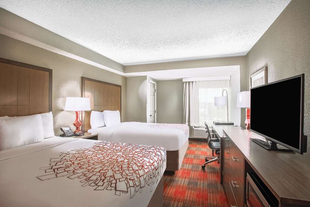 La Quinta Inn & Suites by Wyndham DC Metro Capital Beltway - photo 35