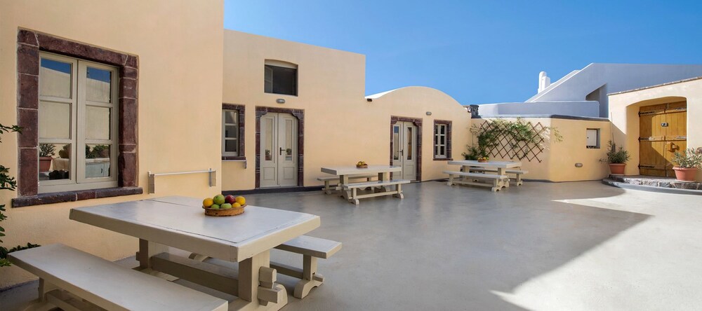 Filotimo Cave Houses in Pyrgos, Greece