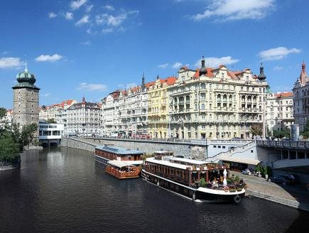 Botel Matylda - carbon neutral hotel in Czech Republic