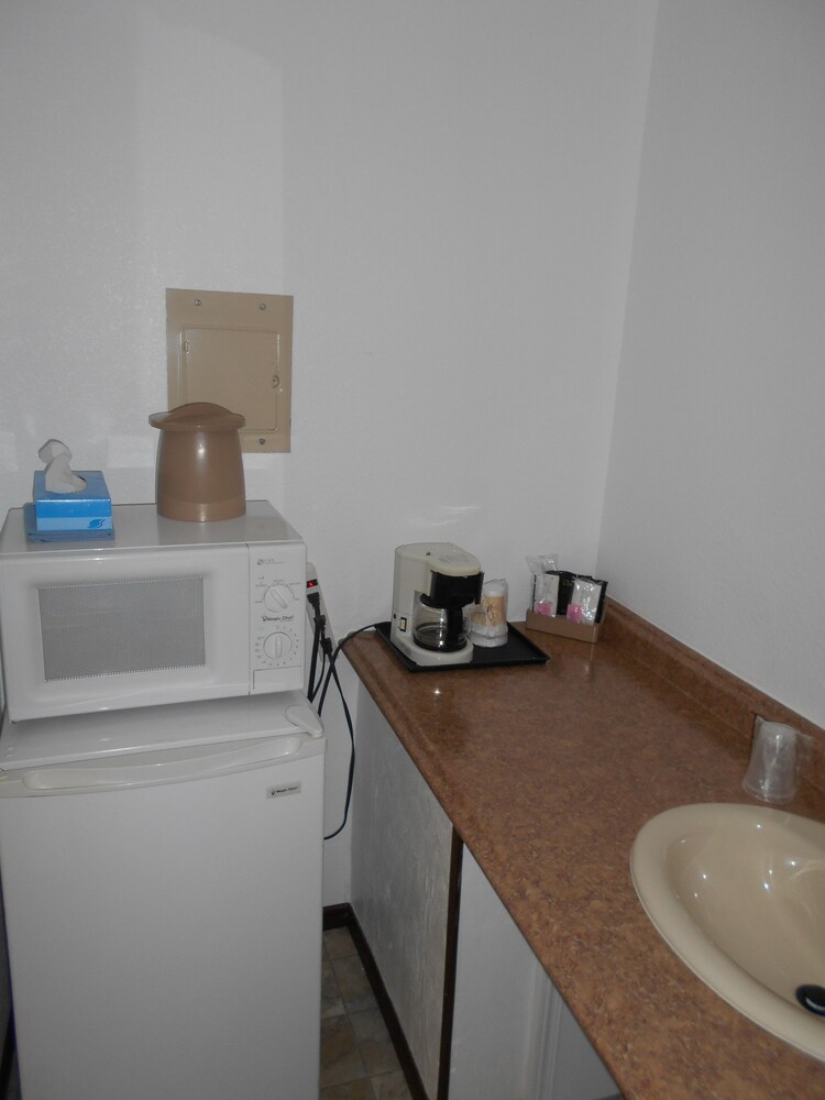 Super Saver Inn - photo 19