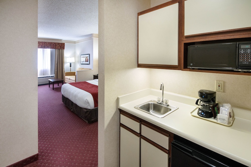 Comfort Suites Parkersburg South - photo 10