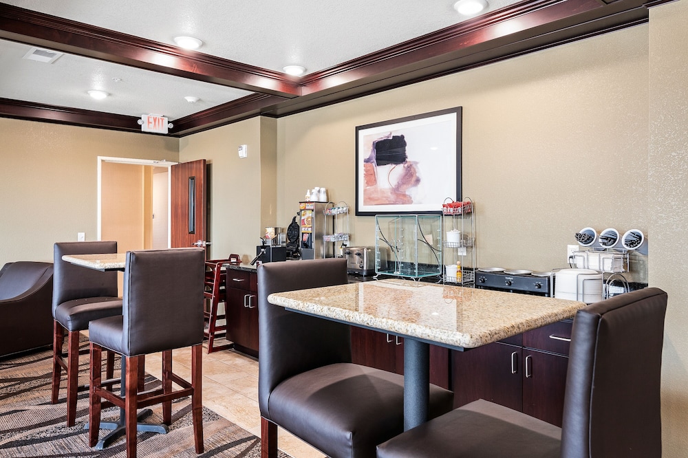 Cobblestone Inn & Suites Yuma - photo 67
